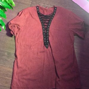 EVERYTHING MUST GO !Lace up T-shirt in dark maroon